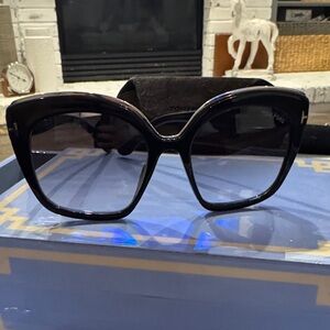 Tom Ford Elegant Black Sunglasses